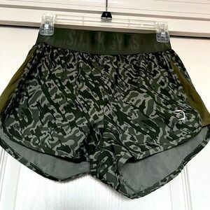 Gymshark loose training shorts, camo